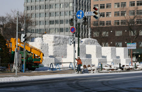 雪まつりの準備