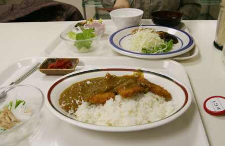 消防署の食堂のカレーと定食